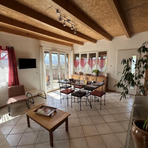 salon avec acces a la terrasse